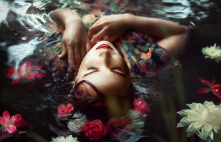 Beauty In Water - Obrázkek zdarma pro 176x144
