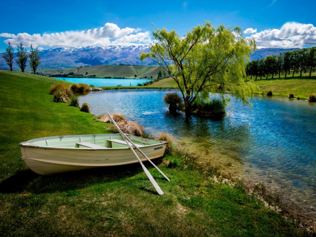 Boat on Mountain River wallpaper 640x480