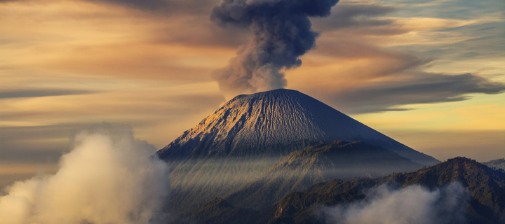 Screenshot №1 pro téma Volcano In Indonesia 720x320