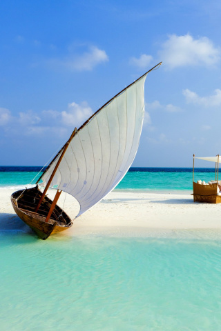 Beautiful beach leisure on Maldives wallpaper 320x480