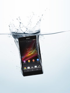 Sfondi Sony Xperia Z In Water Test 240x320