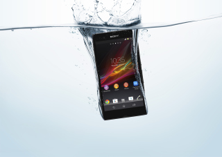 Sony Xperia Z In Water Test - Obrázkek zdarma pro Sony Xperia Z1