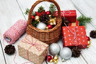 Christmas 2020 Gifts - Obrázkek zdarma pro Nokia Asha 201