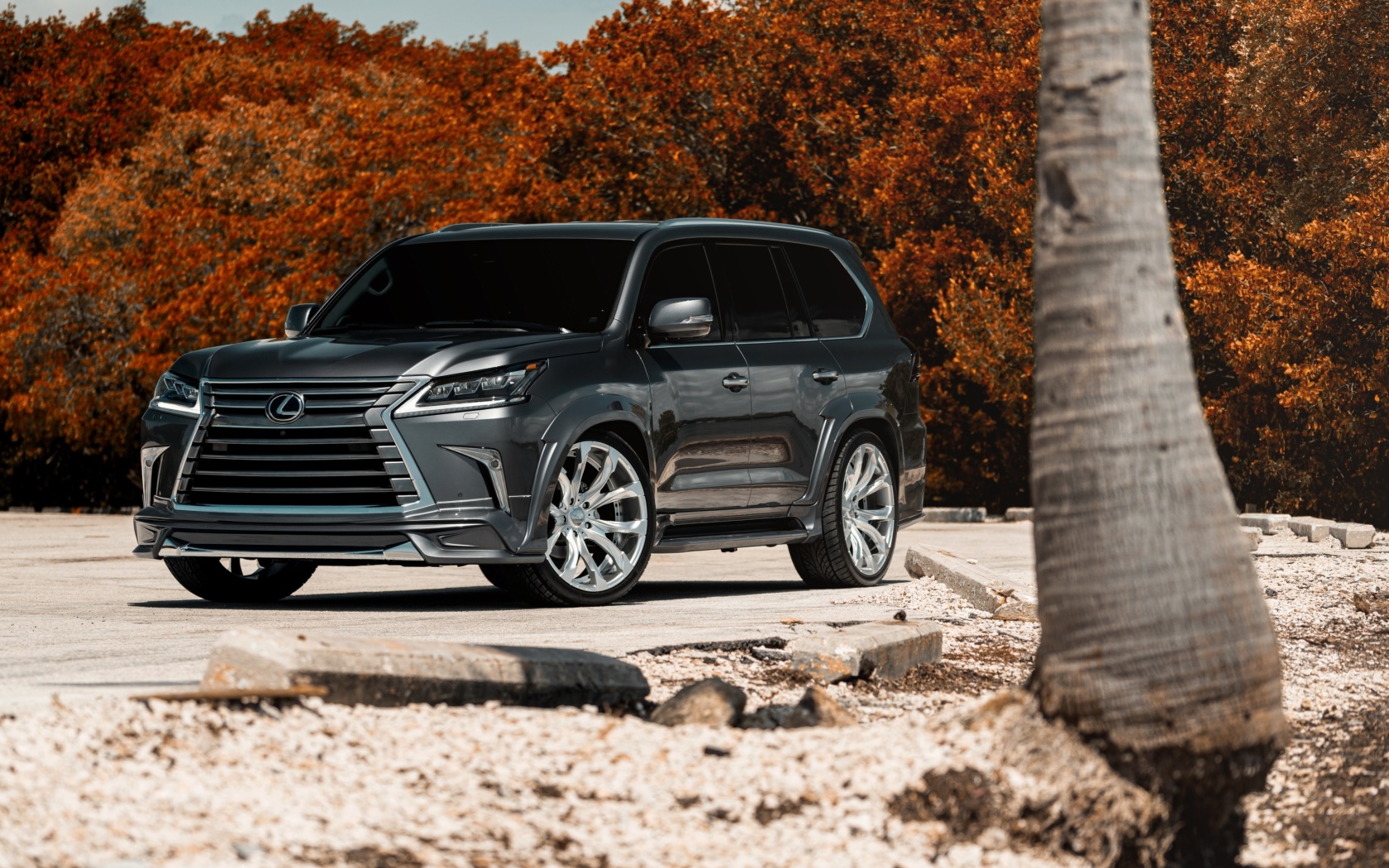 Lexus LX570 wallpaper 1680x1050