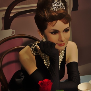 Kostenloses Breakfast at Tiffanys Audrey Hepburn Wallpaper für iPad Air