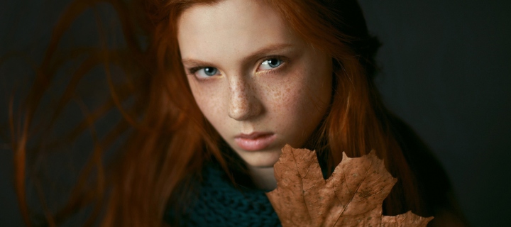Screenshot №1 pro téma Autumn Girl Portrait 720x320