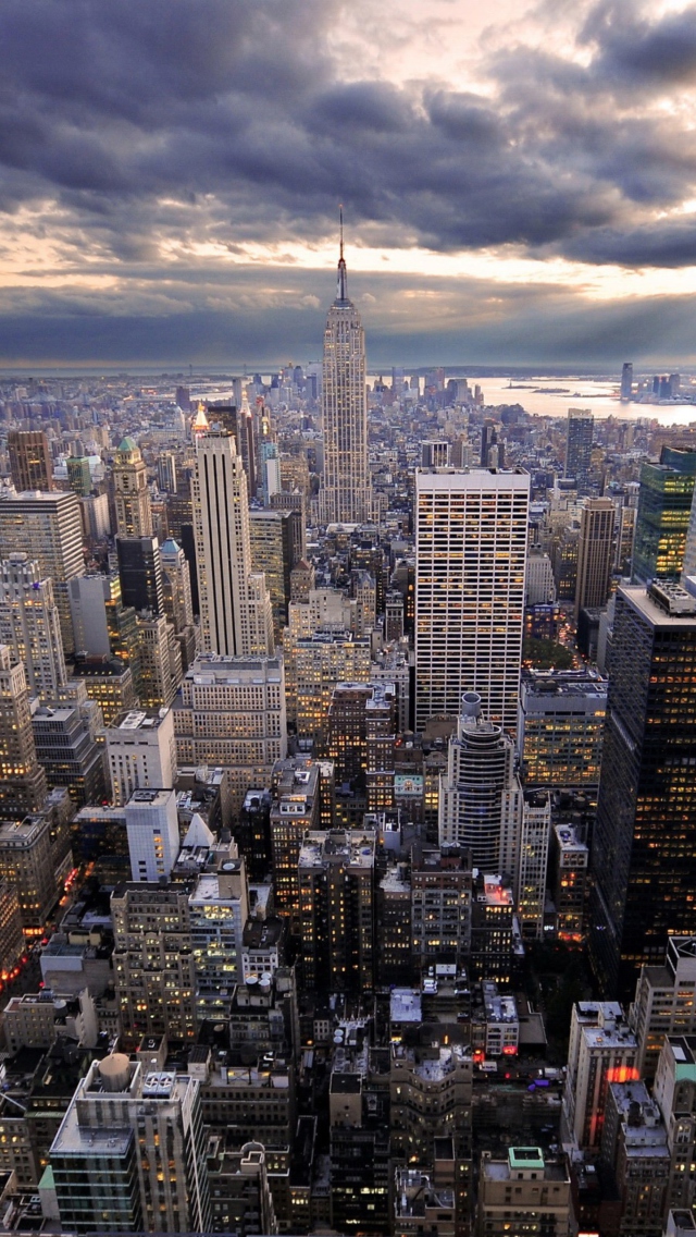 Fondo de pantalla Evening New York City 640x1136