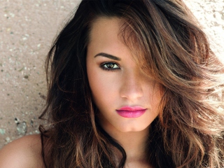 Обои Demi Lovato Pink Lips 320x240