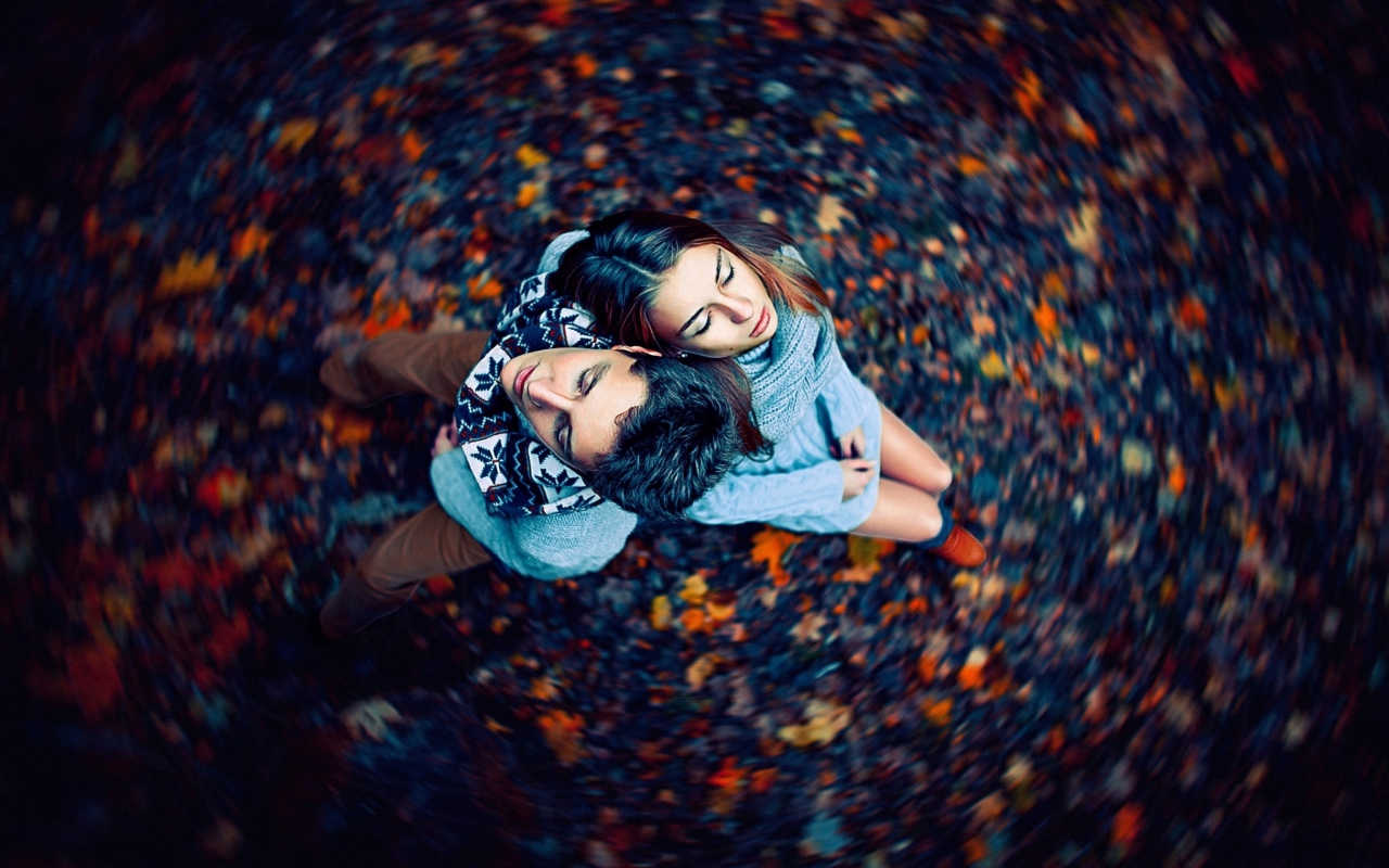 Fondo de pantalla Autumn Couple's Portrait 1280x800