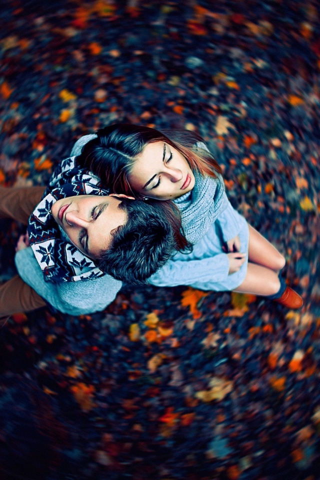 Autumn Couple's Portrait wallpaper 640x960