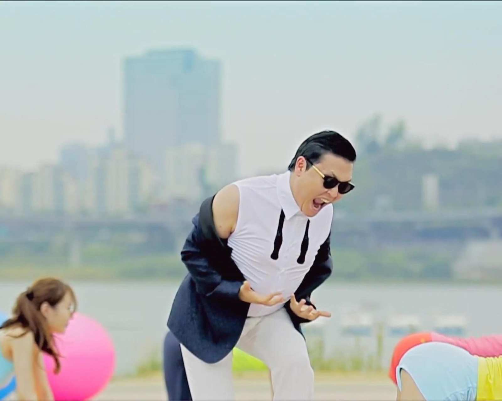Screenshot №1 pro téma Gangnam Video 1600x1280