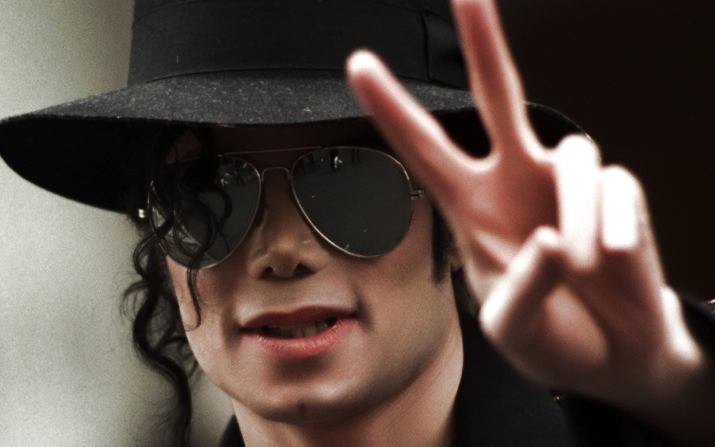 Michael Jackson wallpaper 1440x900