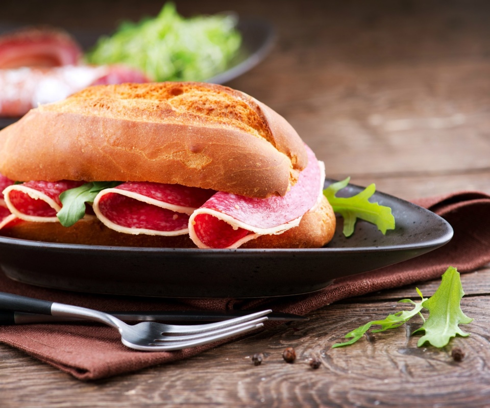 Обои Sandwich with salami 960x800
