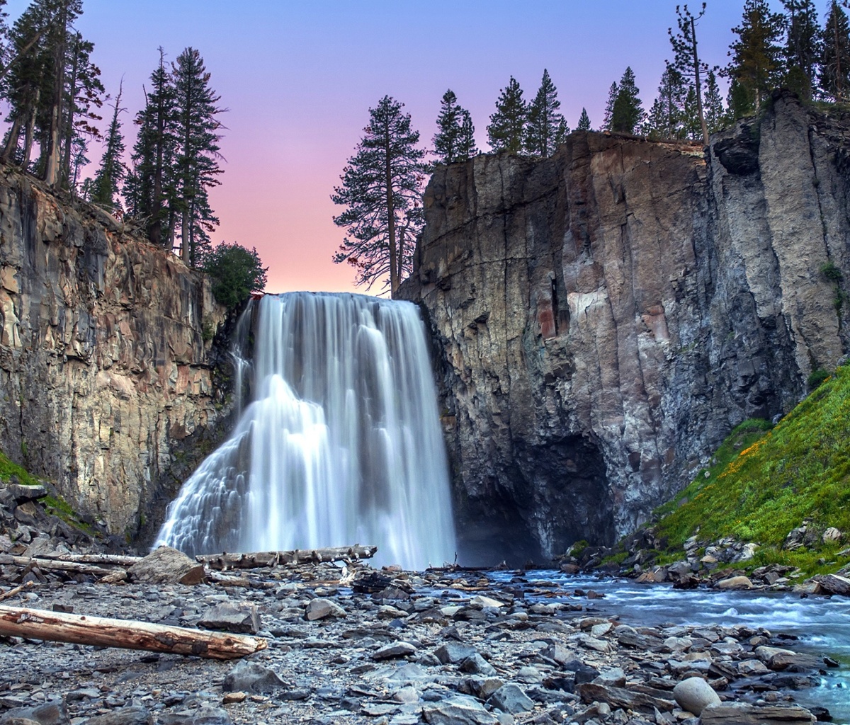 Waterfall in forest screenshot #1 1200x1024