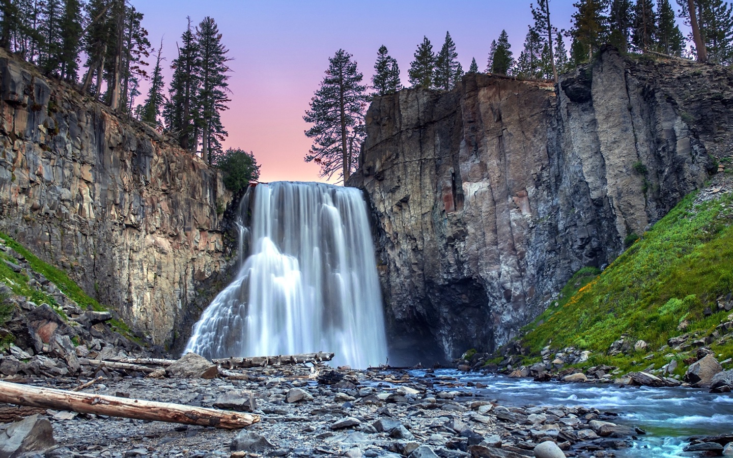 Fondo de pantalla Waterfall in forest 1440x900
