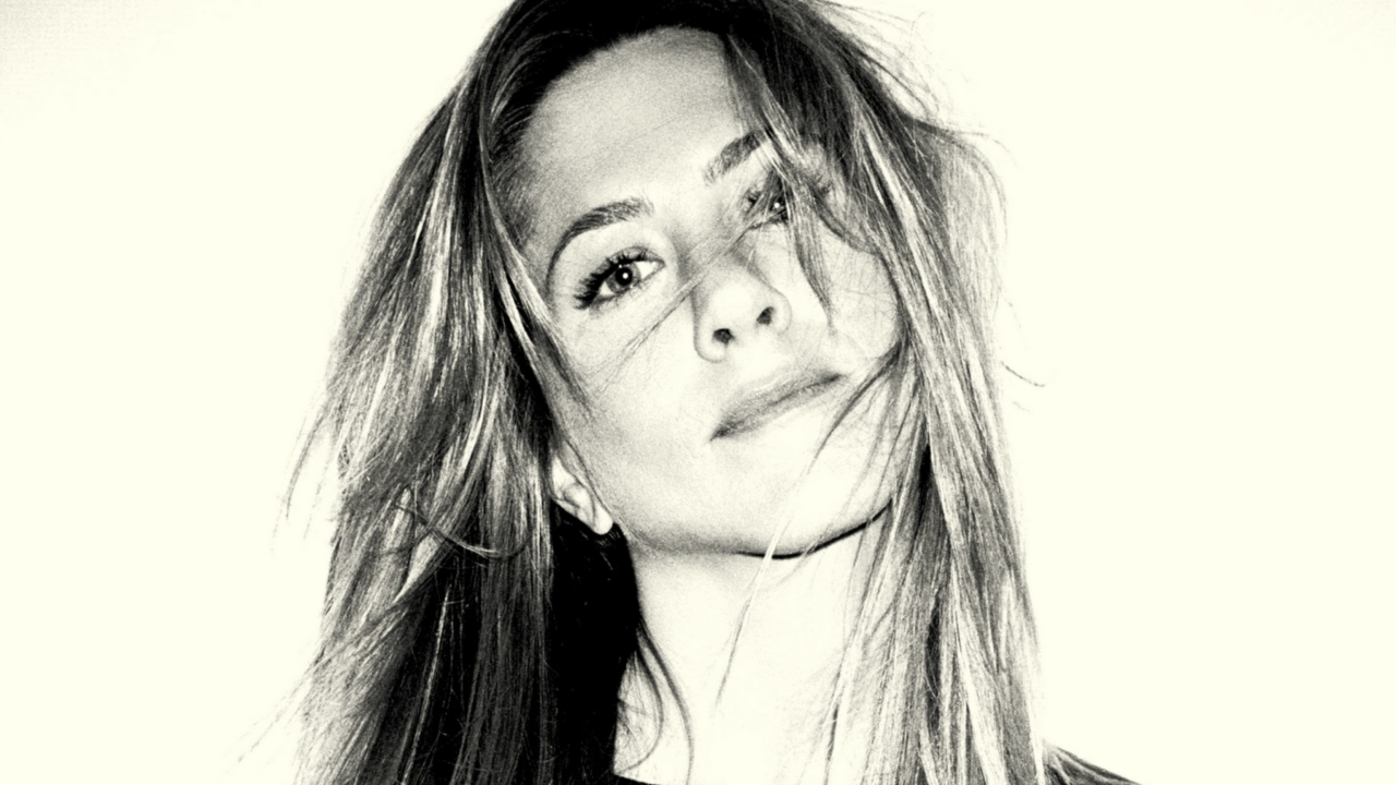 Sfondi Jennifer Aniston Black And White Portrait 1280x720
