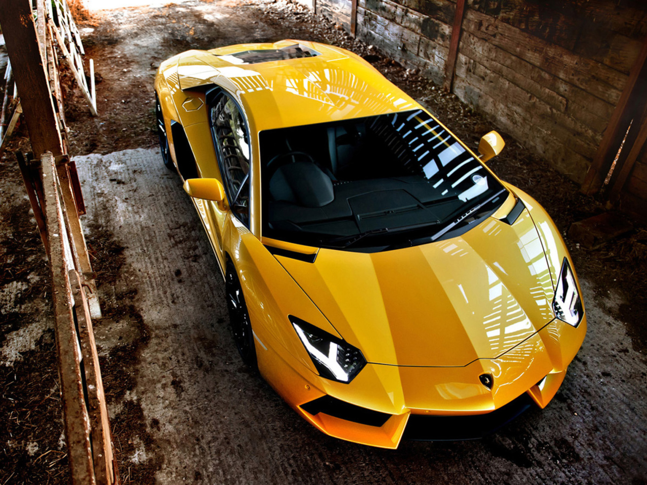 Обои Lamborghini Aventador Yellow 1280x960