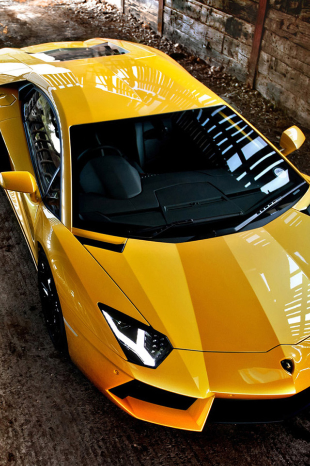 Fondo de pantalla Lamborghini Aventador Yellow 640x960