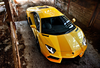 Kostenloses Lamborghini Aventador Yellow Wallpaper für Android, iPhone und iPad