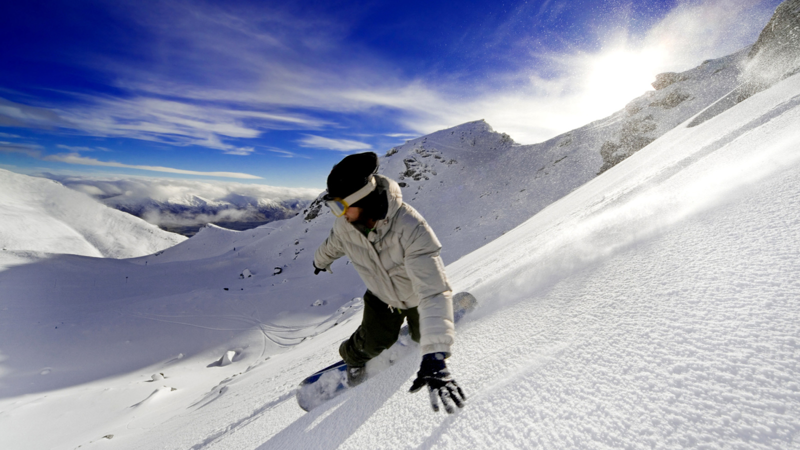 Fondo de pantalla Outdoor activities as Snowboarding 1600x900