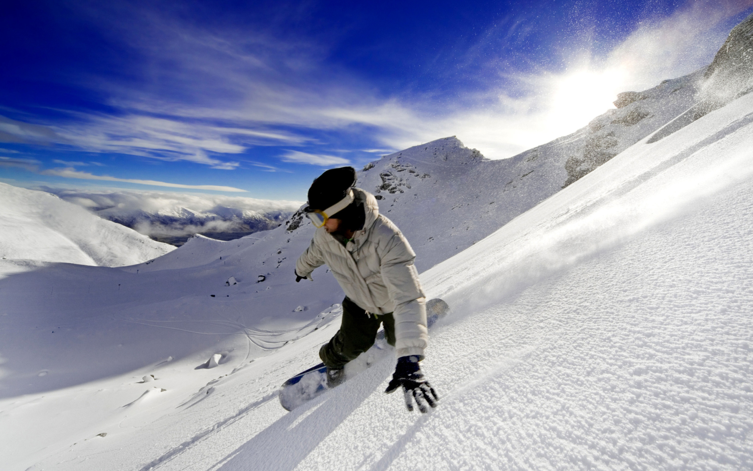 Fondo de pantalla Outdoor activities as Snowboarding 2560x1600