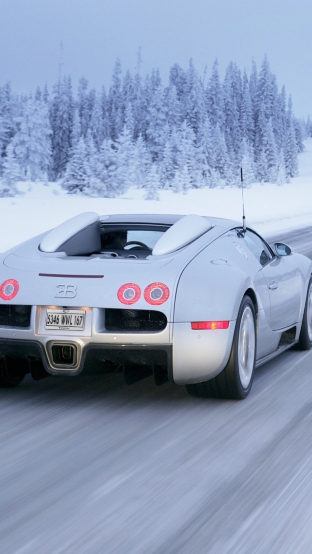 Screenshot №1 pro téma Bugatti Veyron In Winter 640x1136