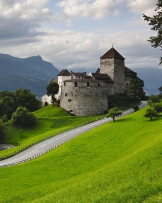 Liechtenstein - Obrázkek zdarma pro Nokia Asha 308