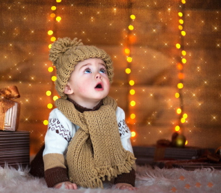 Cute Baby In Hat And Scarf - Obrázkek zdarma pro iPad