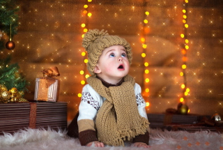 Cute Baby In Hat And Scarf - Obrázkek zdarma pro Samsung Galaxy Tab 3