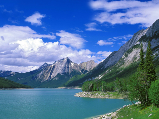 Screenshot №1 pro téma Medicine Lake Volcano in Jasper National Park, Alberta, Canada 640x480