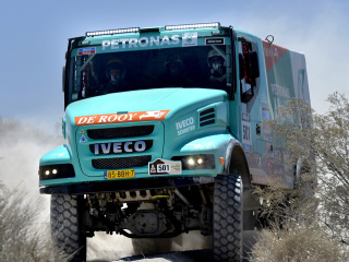 Screenshot №1 pro téma Iveco Race Truck 320x240