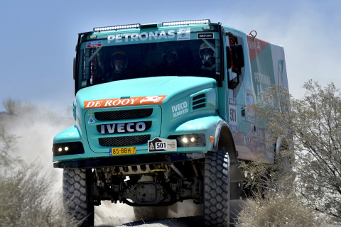 Iveco Race Truck wallpaper 480x320