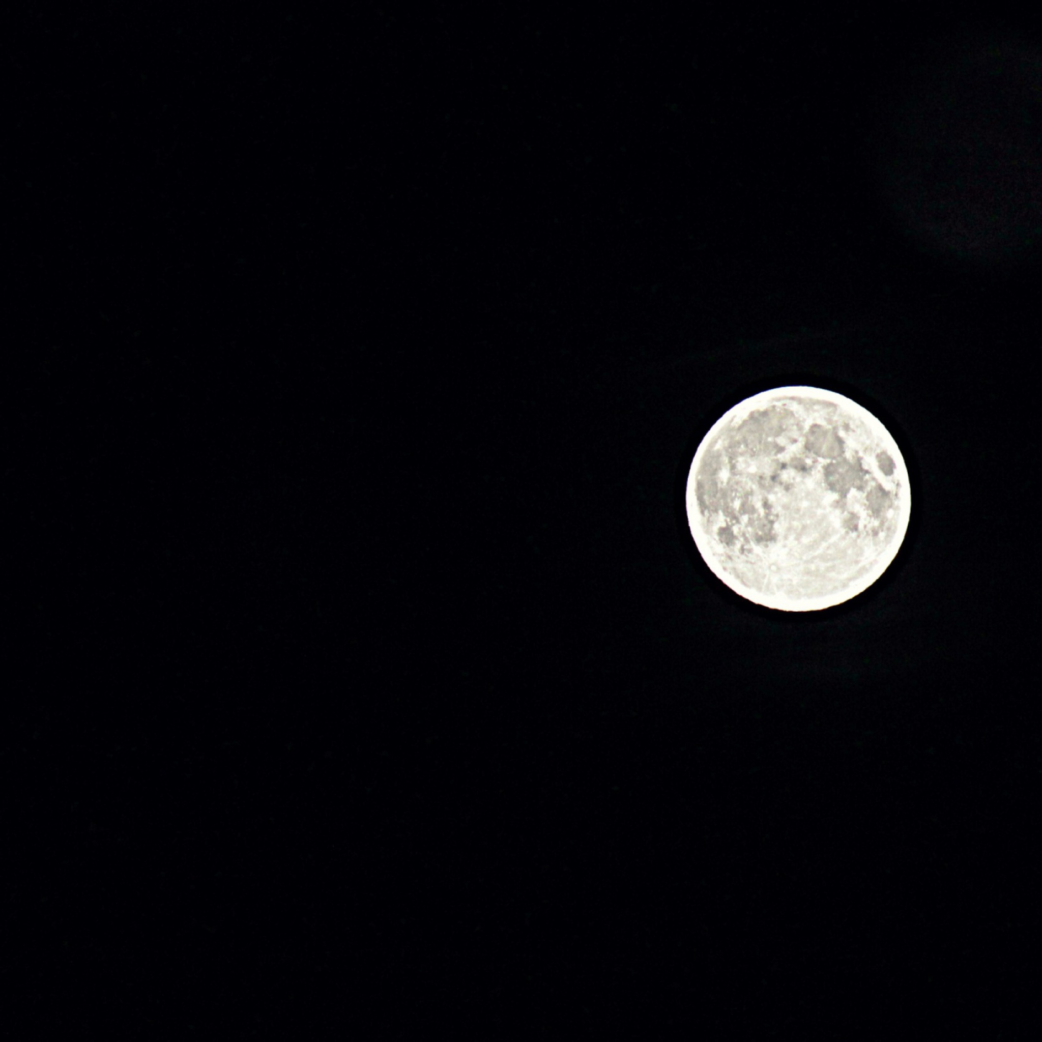 Sfondi Moon In Black Sky 2048x2048