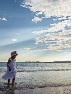 Обои Little Girl On Beach 240x320