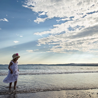 Little Girl On Beach - Obrázkek zdarma pro 128x128
