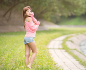 Screenshot №1 pro téma Cute Asian Girl In Pink T-Shirt And Blue Shorts 176x144