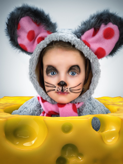 Fondo de pantalla Little Girl In Mouse Costume 240x320