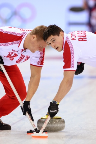 Обои Russian curling team 320x480
