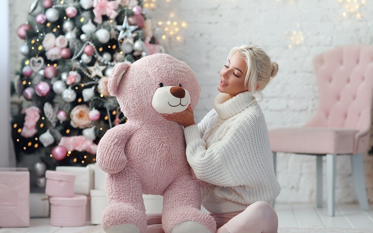 Обои Christmas photo session with bear 1280x800