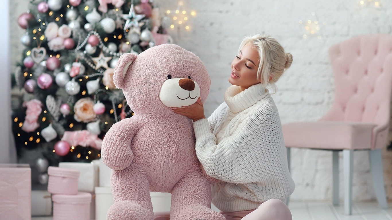 Das Christmas photo session with bear Wallpaper 1366x768