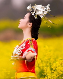 Das Asian Girl In Yellow Flower Field Wallpaper 128x160