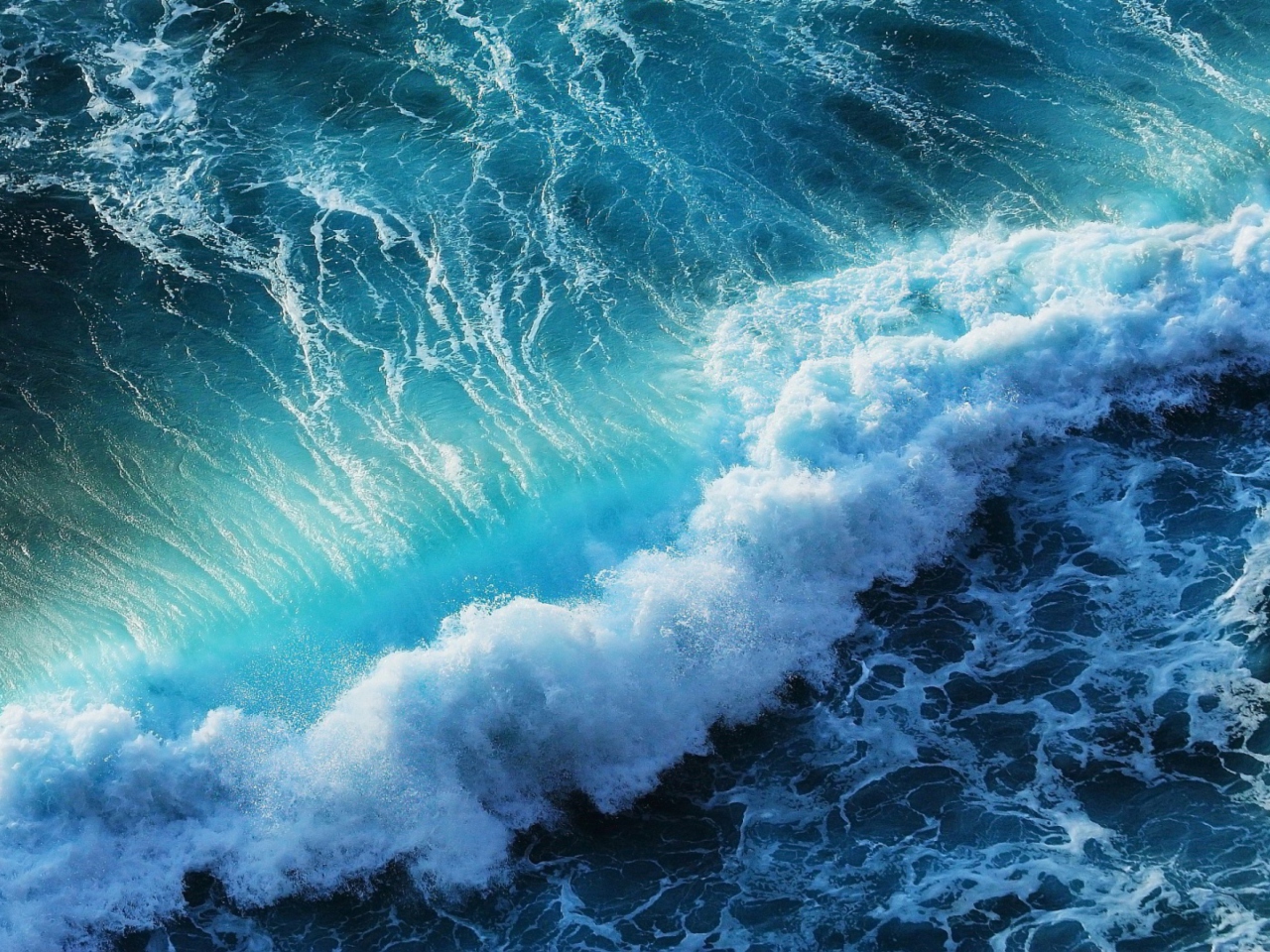 Das Strong Ocean Waves Wallpaper 1280x960