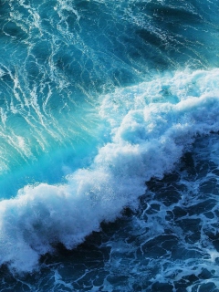 Sfondi Strong Ocean Waves 240x320