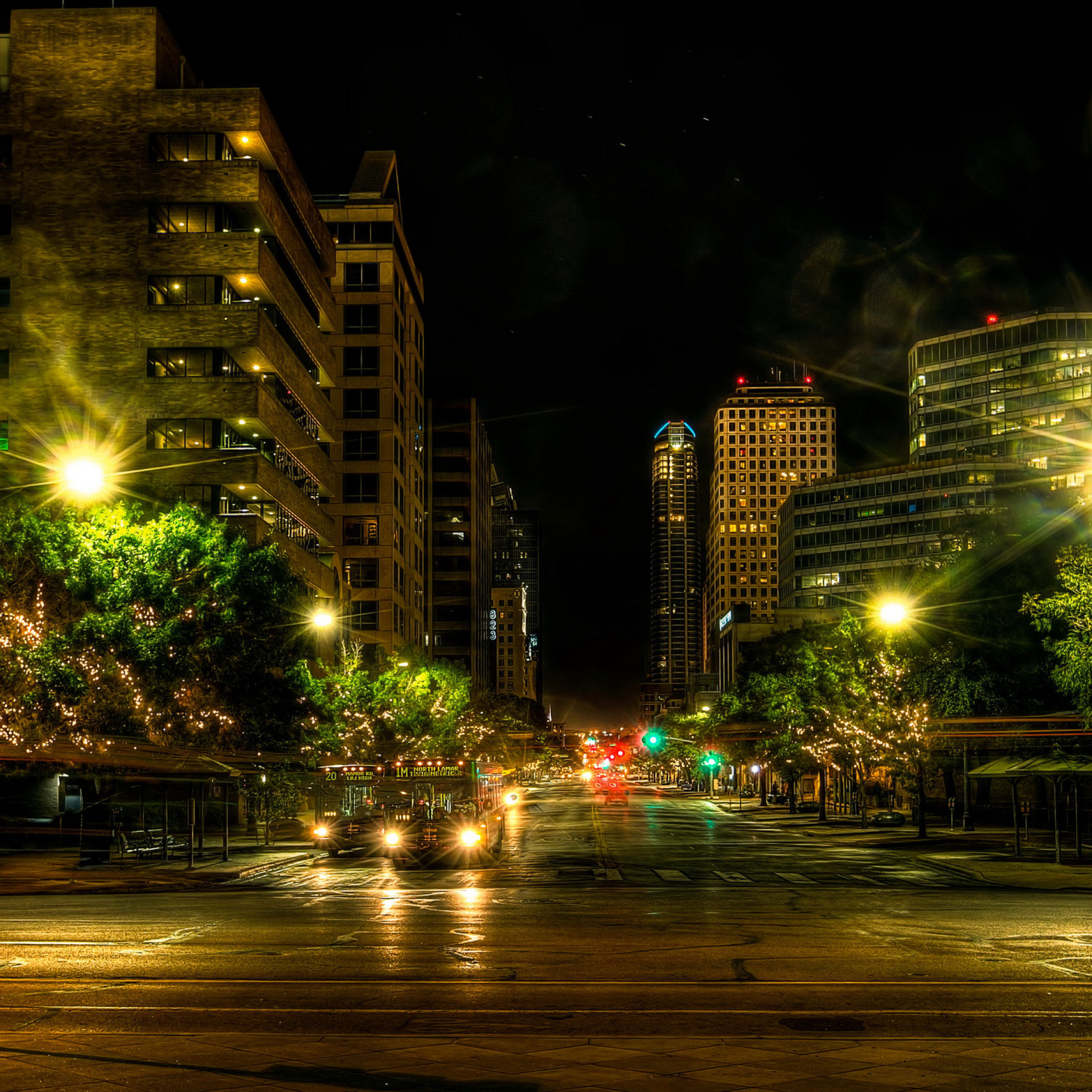 Sfondi Houses in Austin HDR Night Street lights in Texas City 2048x2048