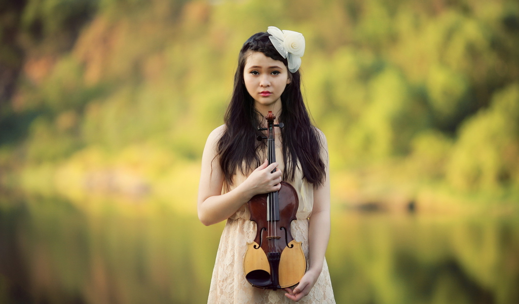 Girl With Violin wallpaper 1024x600