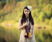 Das Girl With Violin Wallpaper 176x144