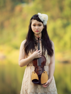 Обои Girl With Violin 240x320