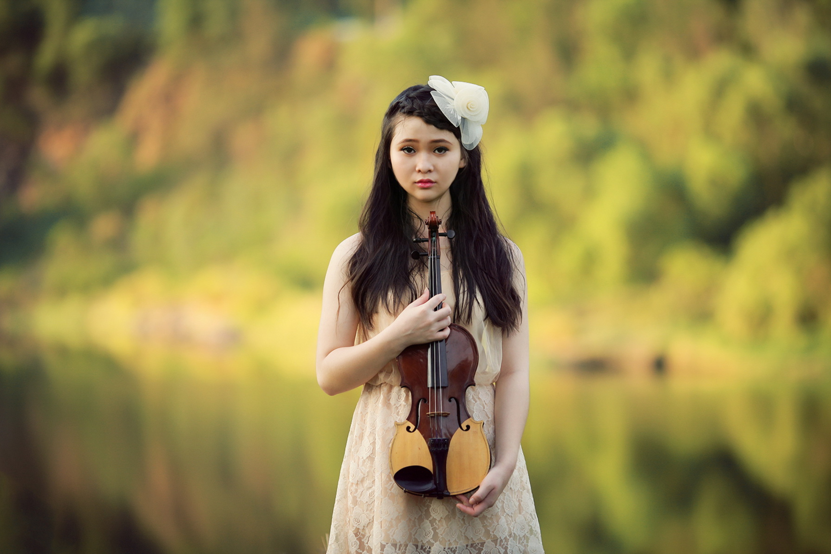 Das Girl With Violin Wallpaper 2880x1920