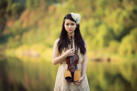 Обои Girl With Violin 480x320