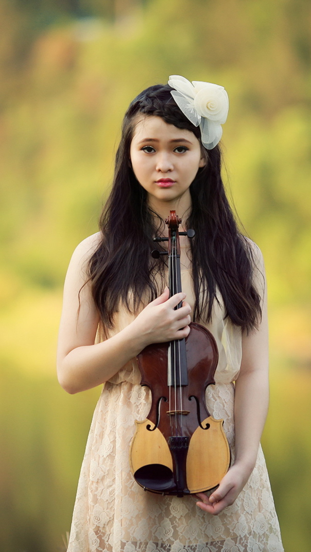 Girl With Violin wallpaper 640x1136